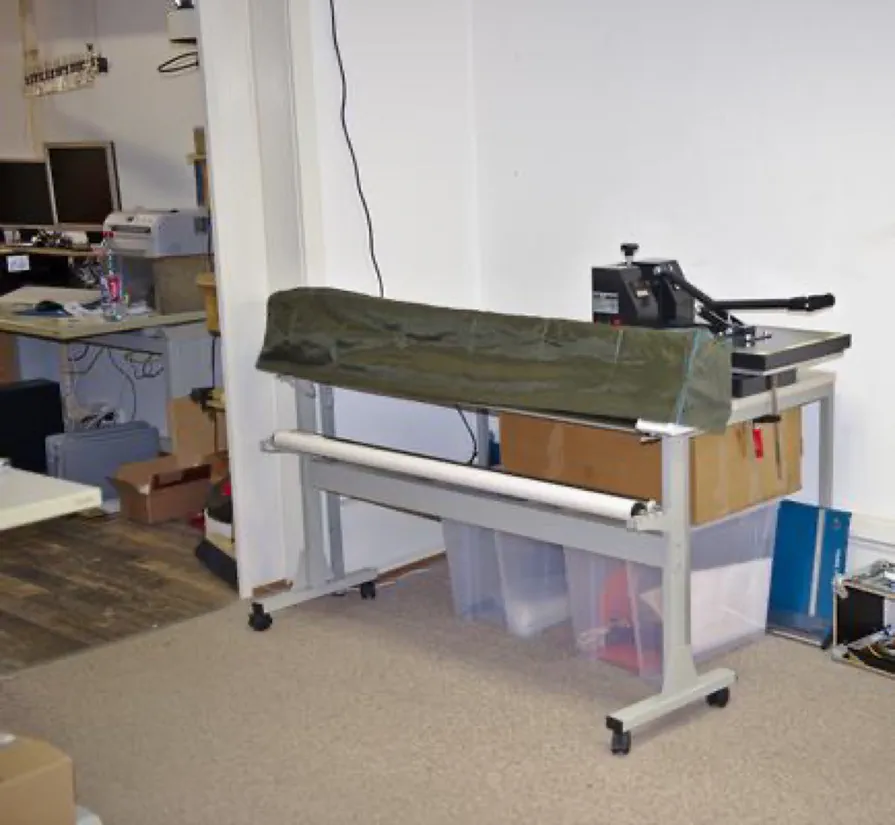 T-shirt printing corner with plotter and shirt press T-shirt printing corner with plotter and shirt press