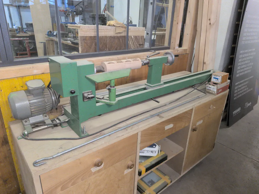 Wood lathe