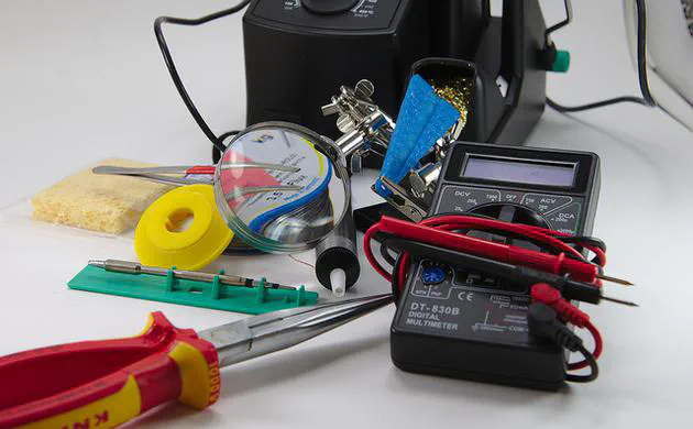 Electronics tinkering at Starship Factory