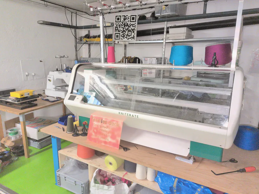 Kniterate knitting machine